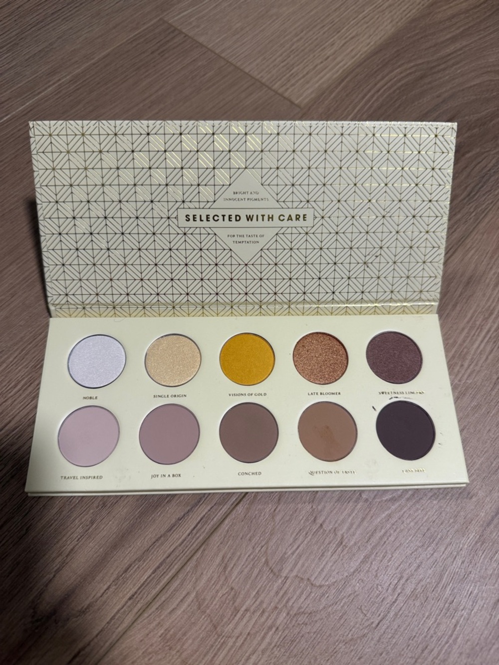 ZOEVA Blanc Fusion Eyeshadow Palette - Ivory & Gold Geometric Design